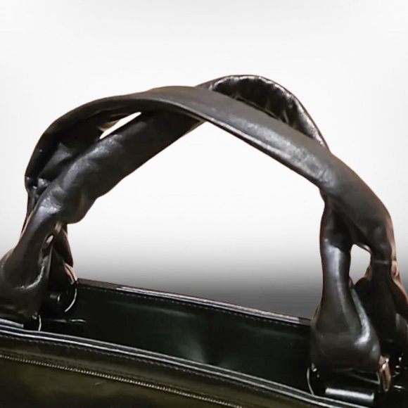 Gorgeous CHANEL handbag w/ large CC logo. Black shiny leather monili metal trim - Picture 5 of 16